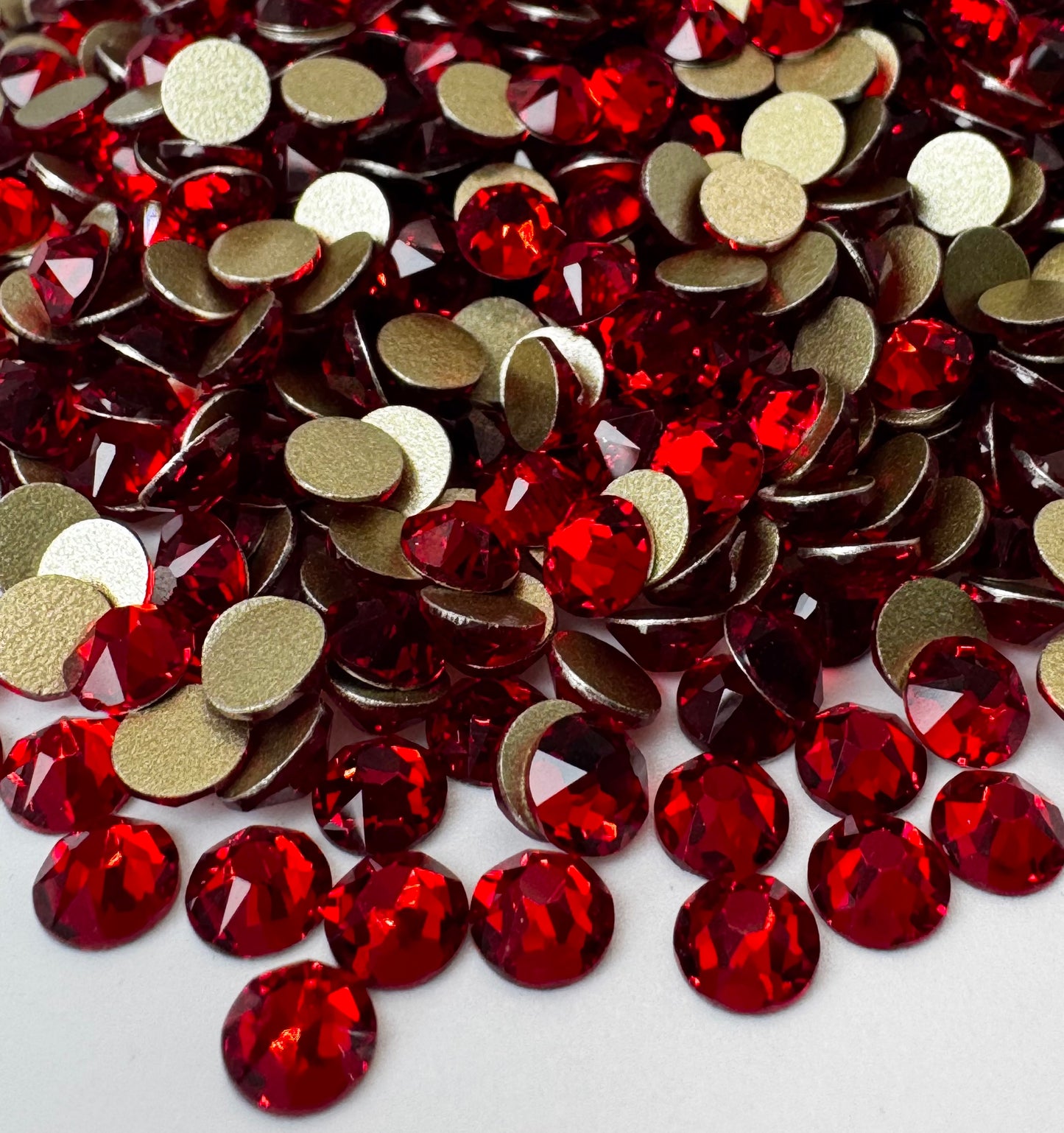 Light Siam - Elite Rhinestone