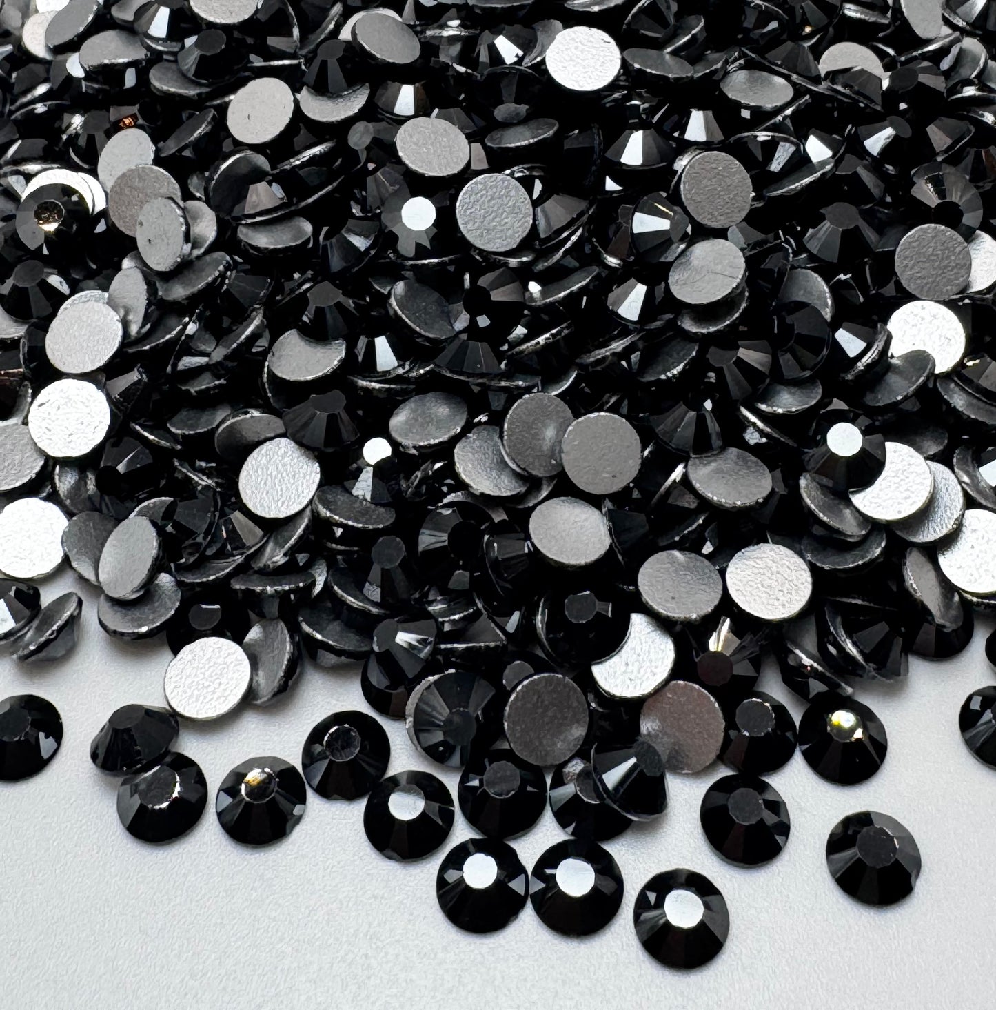 Jet Hematite - Core Rhinestone
